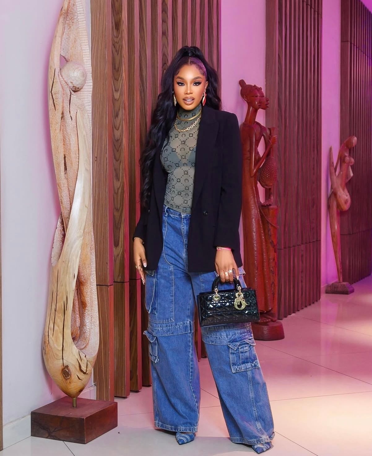Denim Cargo Pants With A Green Top And Blazer Denim Cargo Pants With A Green Top And Blazer — Classy Cargo Pants Outfits