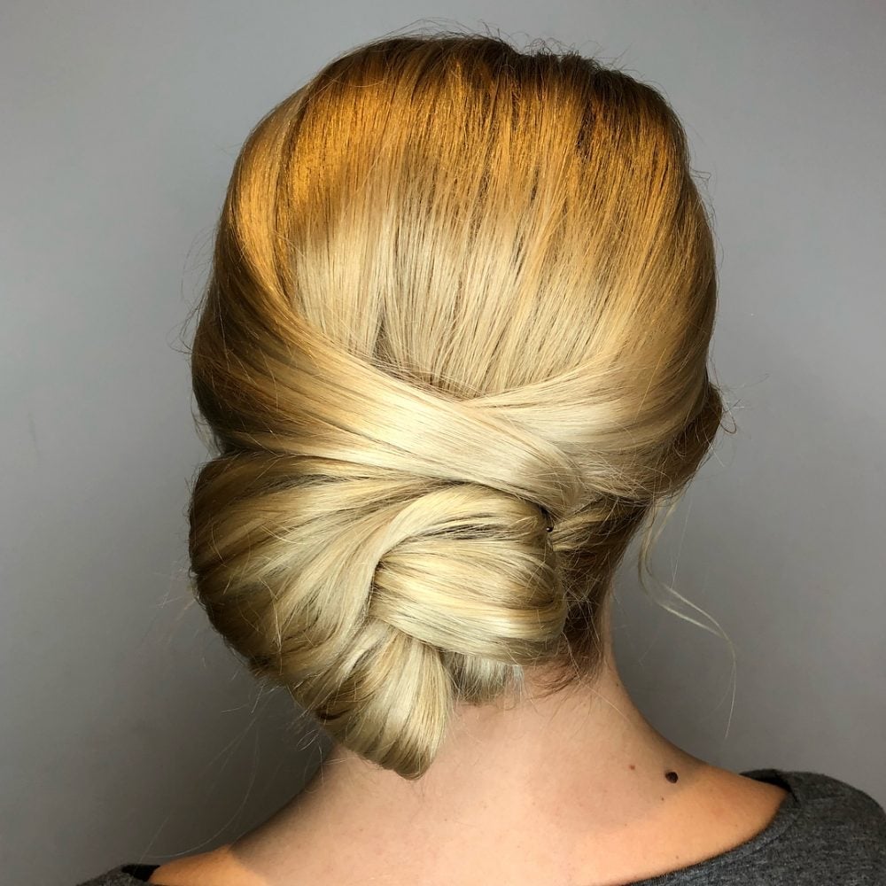 Collarbone Low Bun With Subtle Waves Collarbone Low Bun With Subtle Waves — Classy Casual Hairstyles