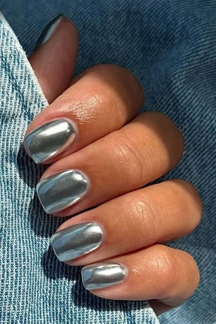 High-Impact Silver Shine Medium Oval Nails High-Impact Silver Shine Medium Oval Nails — Classy Chrome Nails Colors