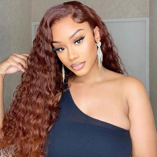 Mid-Back Wavy Hair with Subtle Copper Tones Mid-Back Wavy Hair with Subtle Copper Tones — Classy Copper Hair on Black Women