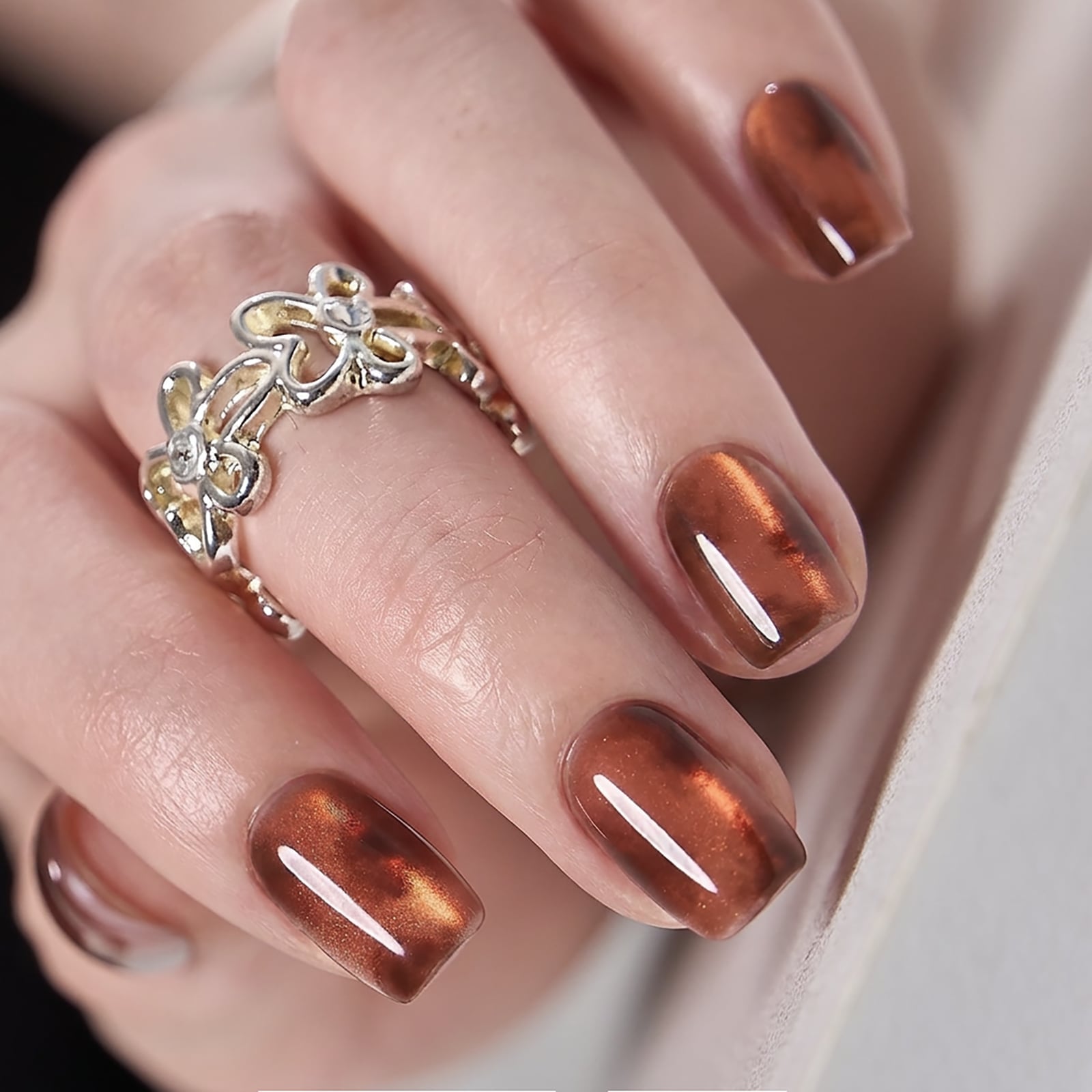 Short Oval Warm Brown Golden Cat-Eye Short Oval Warm Brown Golden Cat-Eye — Classy Copper Nails