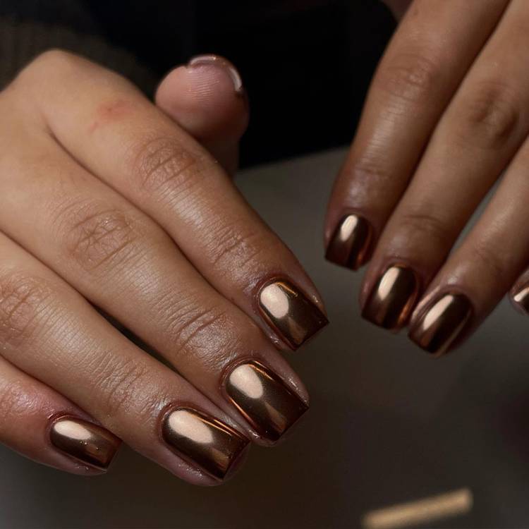 Medium Oval Metallic Copper Chrome Shine, Close-Up Take Medium Oval Metallic Copper Chrome Shine, Close-Up Take — Classy Copper Nails