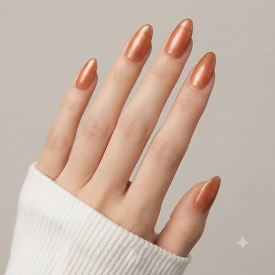 Medium Almond Shimmering Copper Cat-Eye, Close-Up Take Medium Almond Shimmering Copper Cat-Eye, Close-Up Take — Classy Copper Nails