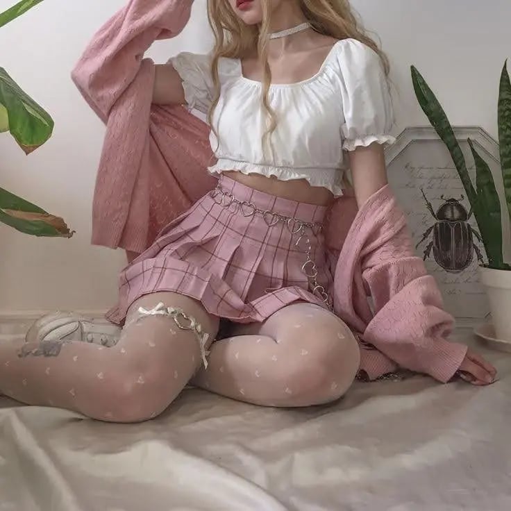 White Cropped Top With Pink Pleated Skirt And Heart Belt — Classy Coquette Outfits