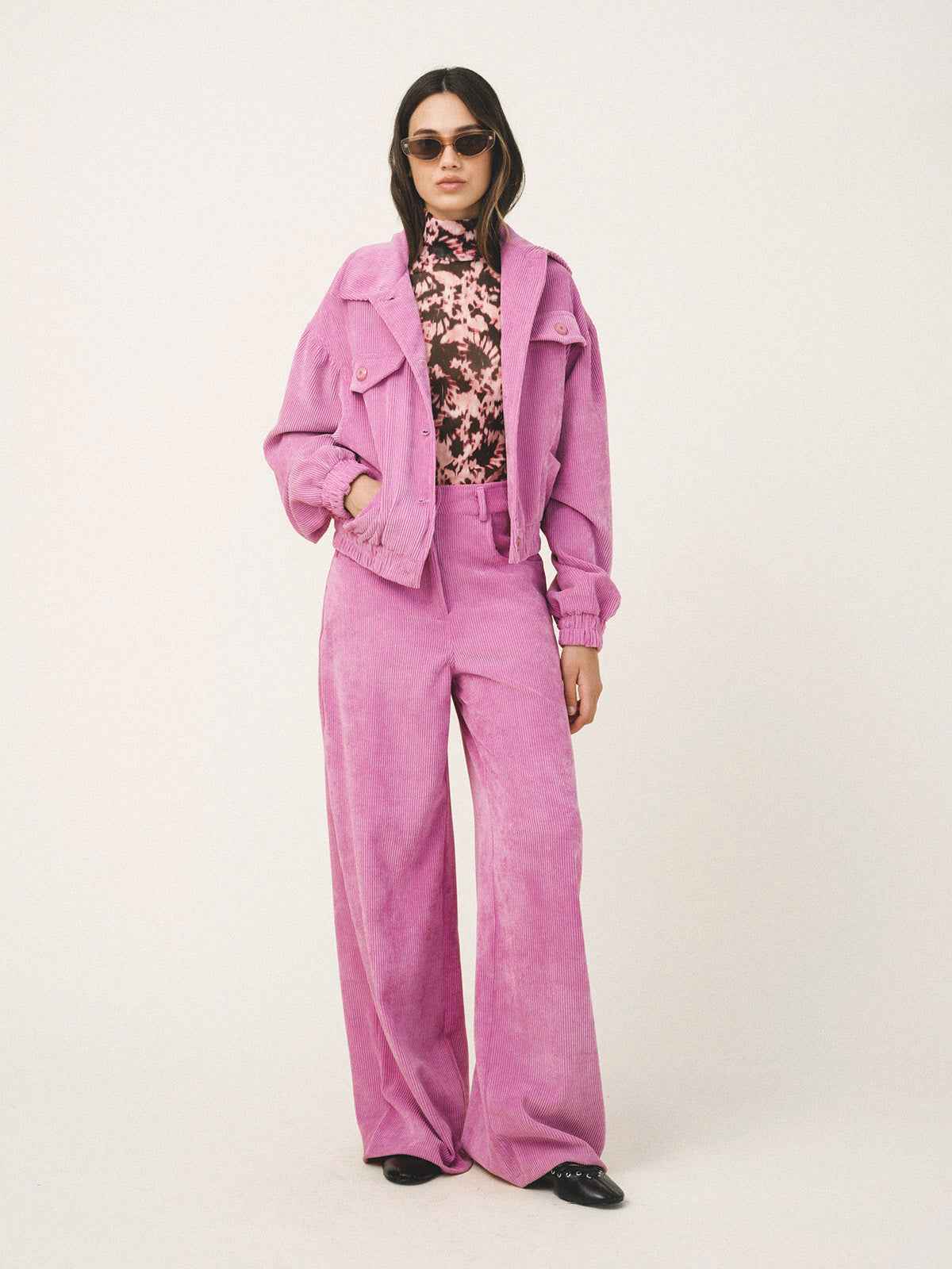 Pink Corduroy Suit with Patterned Turtleneck Pink Corduroy Suit with Patterned Turtleneck — Classy Corduroy Jacket Outfits