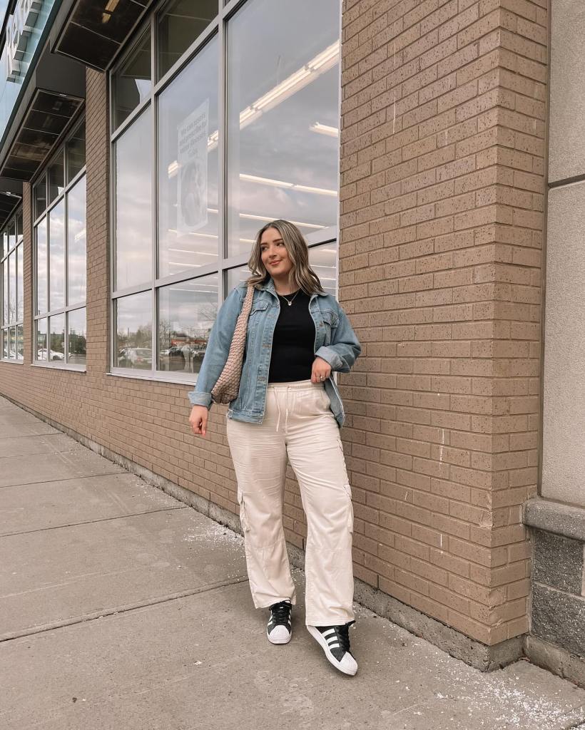 Cream Corduroy Cargo Trousers with a Denim Jacket Cream Corduroy Cargo Trousers with a Denim Jacket — Classy Cream Pants Outfits