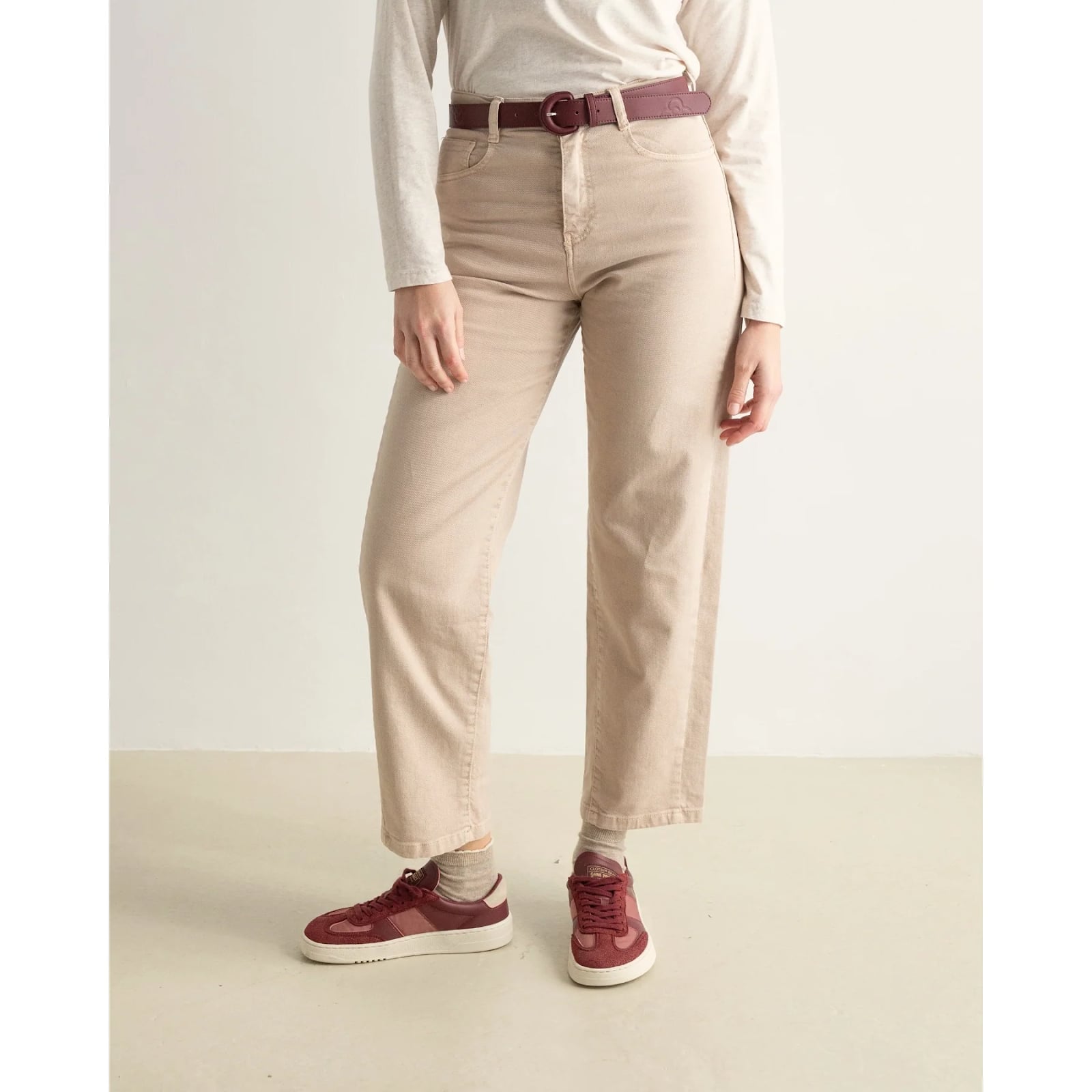 Beige Straight-Leg Trousers with Burgundy Accents Beige Straight-Leg Trousers with Burgundy Accents — Classy Cream Pants Outfits