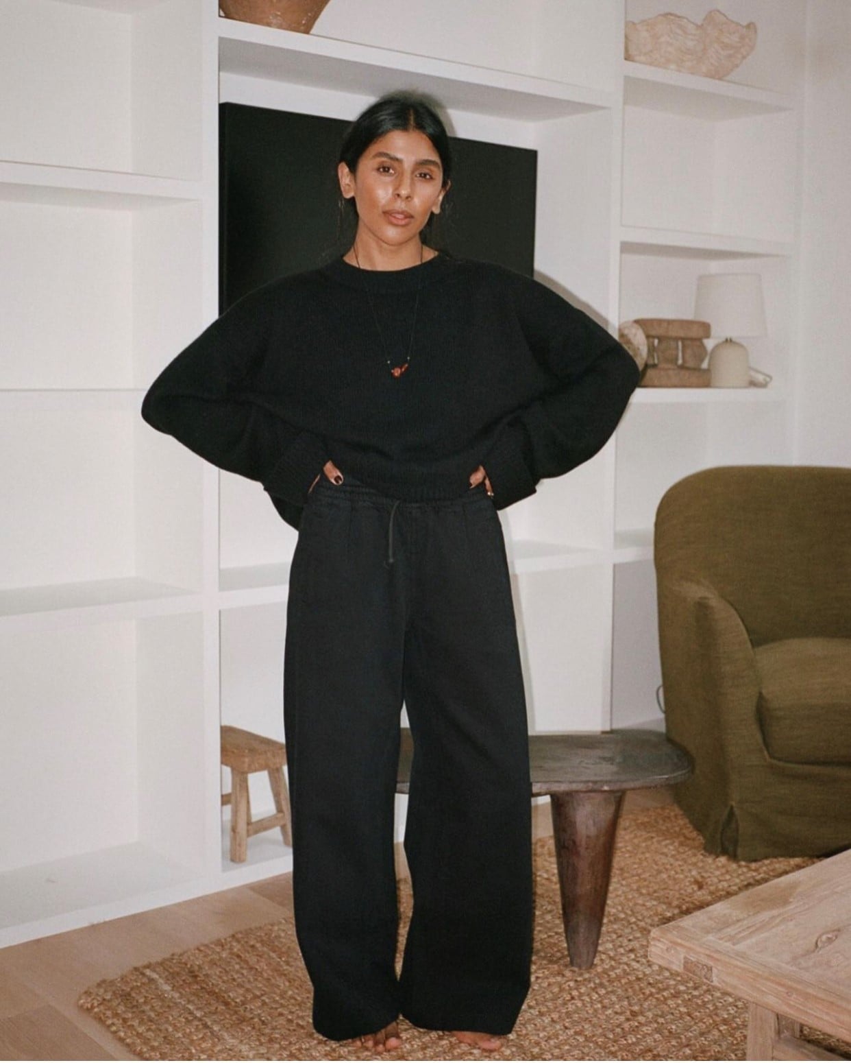 Oversized Black Fleece Sweatshirt and Sweatpants — Classy Crewneck Outfits