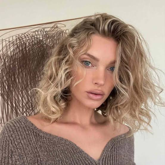 Collarbone Waves With Curtain Bangs Collarbone Waves With Curtain Bangs — Classy Curly Haircuts