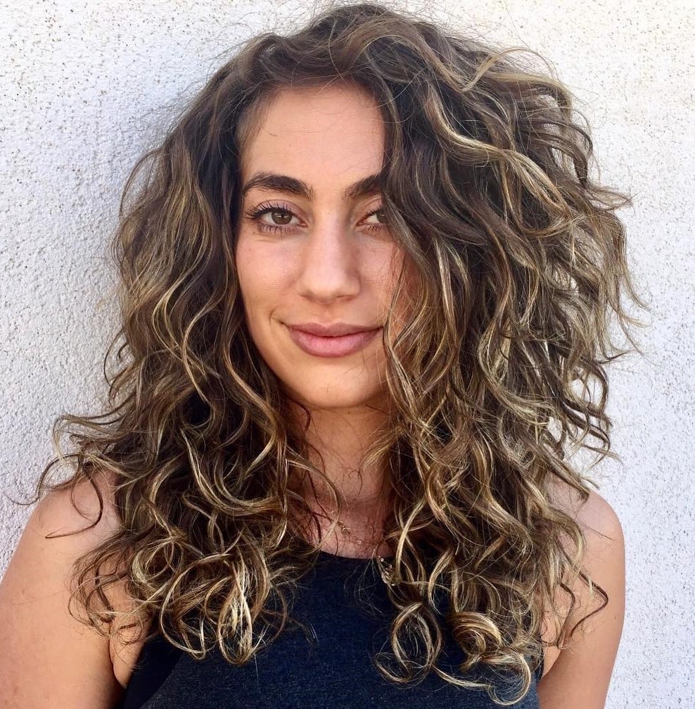 Collarbone Wavy Hair With Blonde Highlights Collarbone Wavy Hair With Blonde Highlights — Classy Curly Highlights