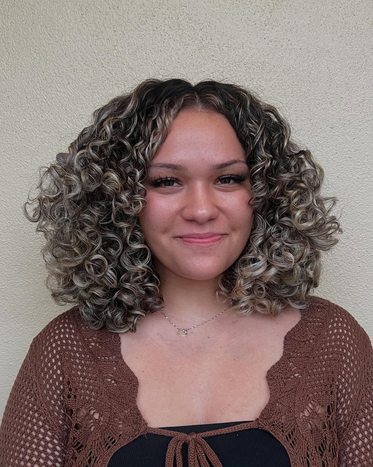 Collarbone Curly With Blonde Highlights Collarbone Curly With Blonde Highlights — Classy Curly Highlights