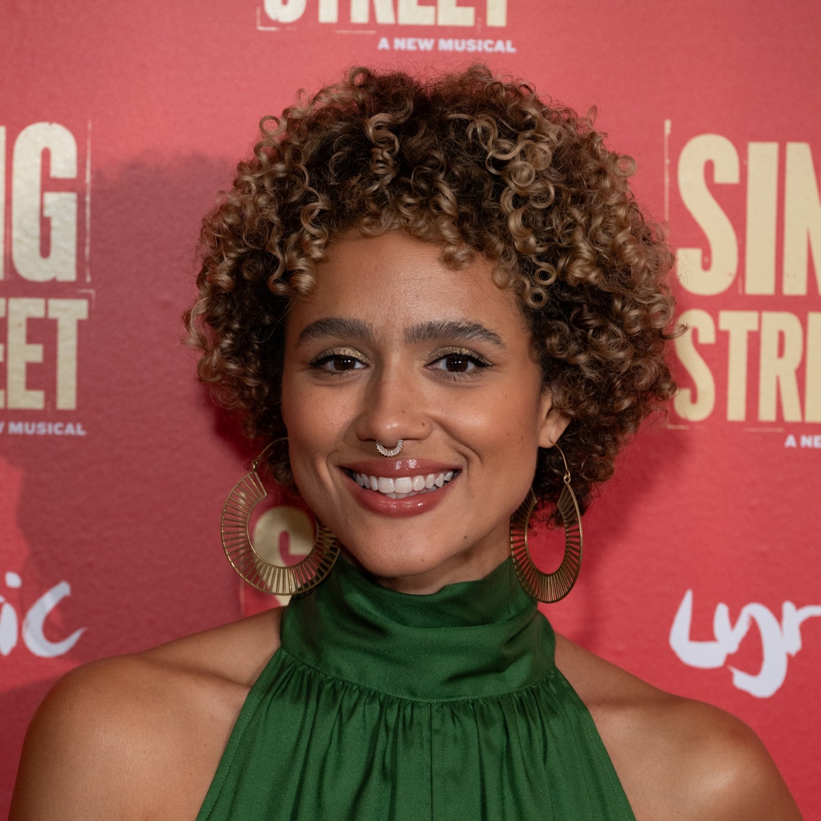 Short Bob With Face-Framing Blonde Short Bob With Face-Framing Blonde — Classy Curly Highlights