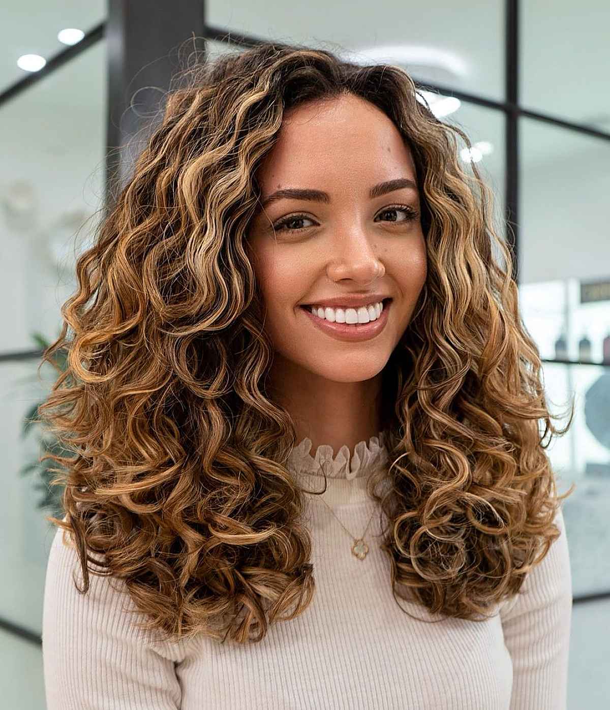 Collarbone Layers With Caramel Dimension Collarbone Layers With Caramel Dimension — Classy Curly Highlights