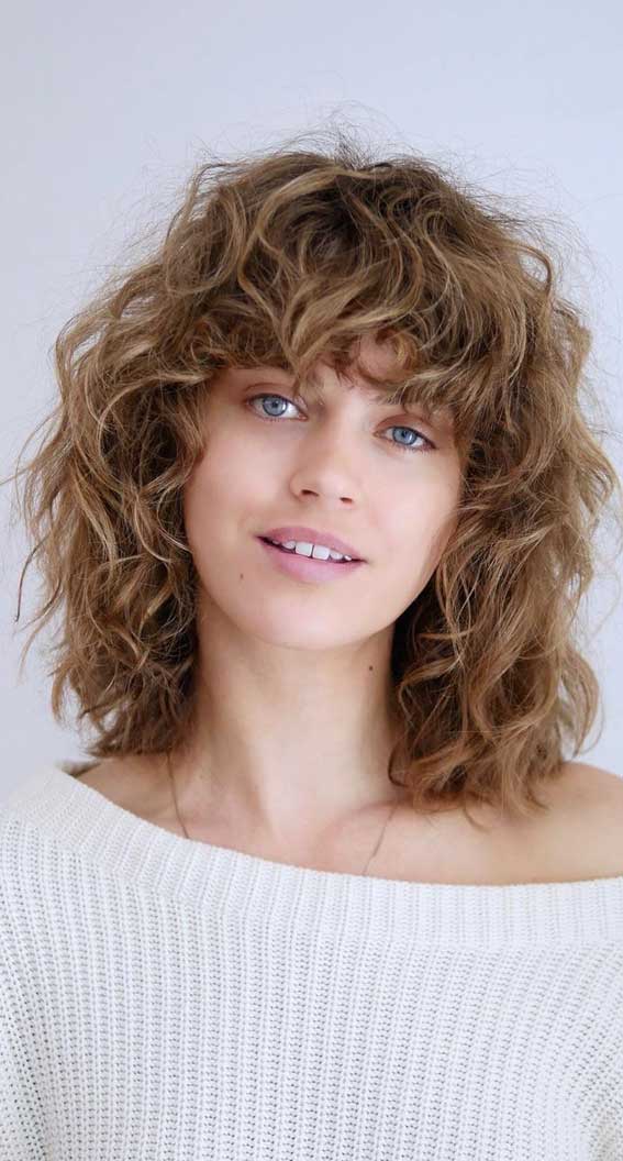 Collarbone Shag With Honey Blonde And Dark Roots Collarbone Shag With Honey Blonde And Dark Roots — Classy Curly Shag Haircut