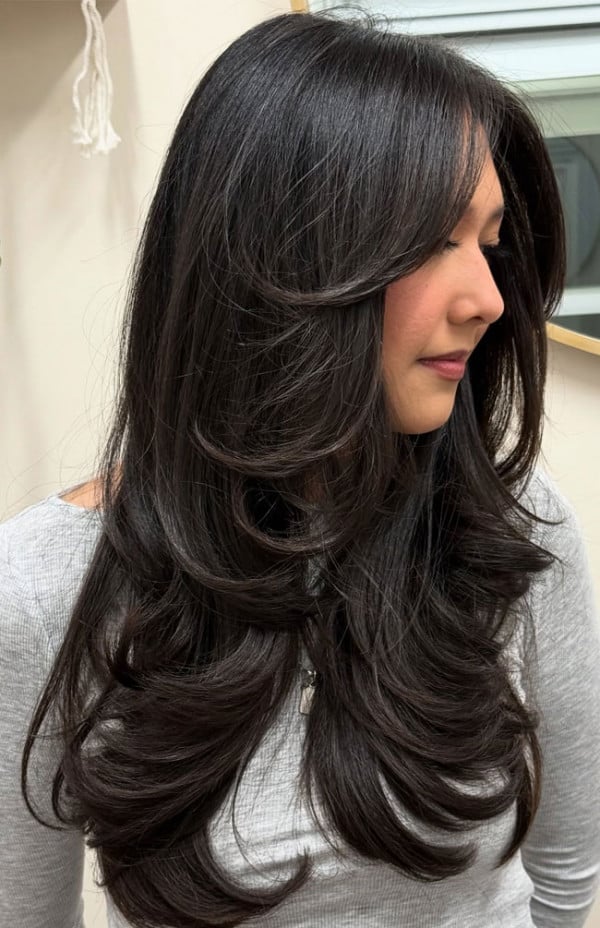 Thick Black Wavy Hair With Face-Framing Layers Thick Black Wavy Hair With Face-Framing Layers — Classy Curtain Bangs Long Hair
