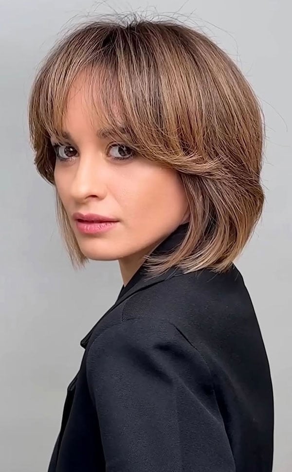 Light Brown Collarbone Bob With Face-Framing Layers Light Brown Collarbone Bob With Face-Framing Layers — Classy Curtain Bangs Short