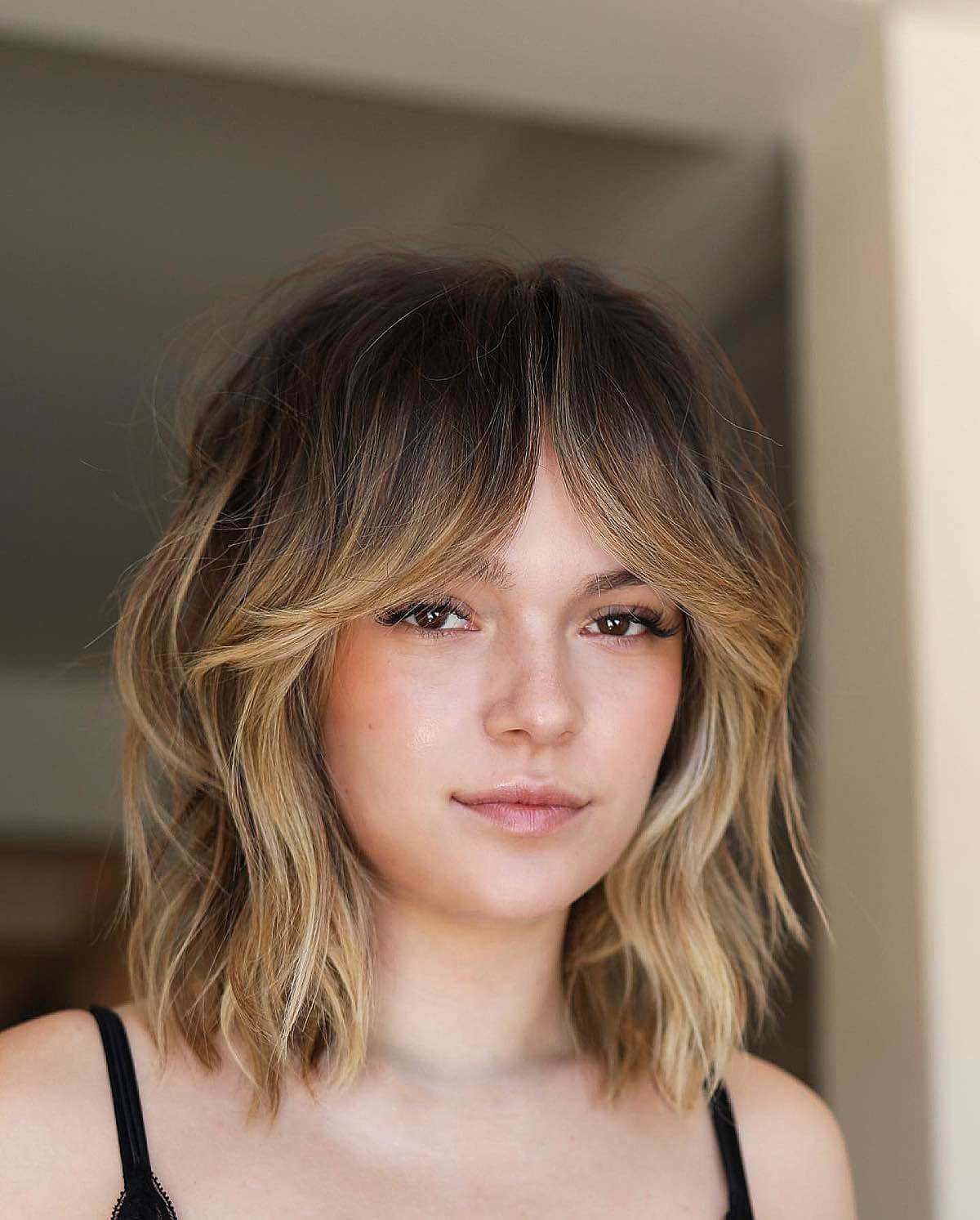Collarbone Shag With Dark Brown Balayage Collarbone Shag With Dark Brown Balayage — Classy Curtain Bangs Short