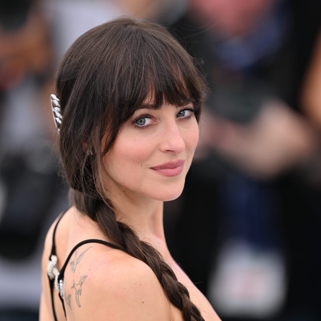 Sleek Mid-Back With Full Blunt Bangs Sleek Mid-Back With Full Blunt Bangs — Classy Cut Bangs