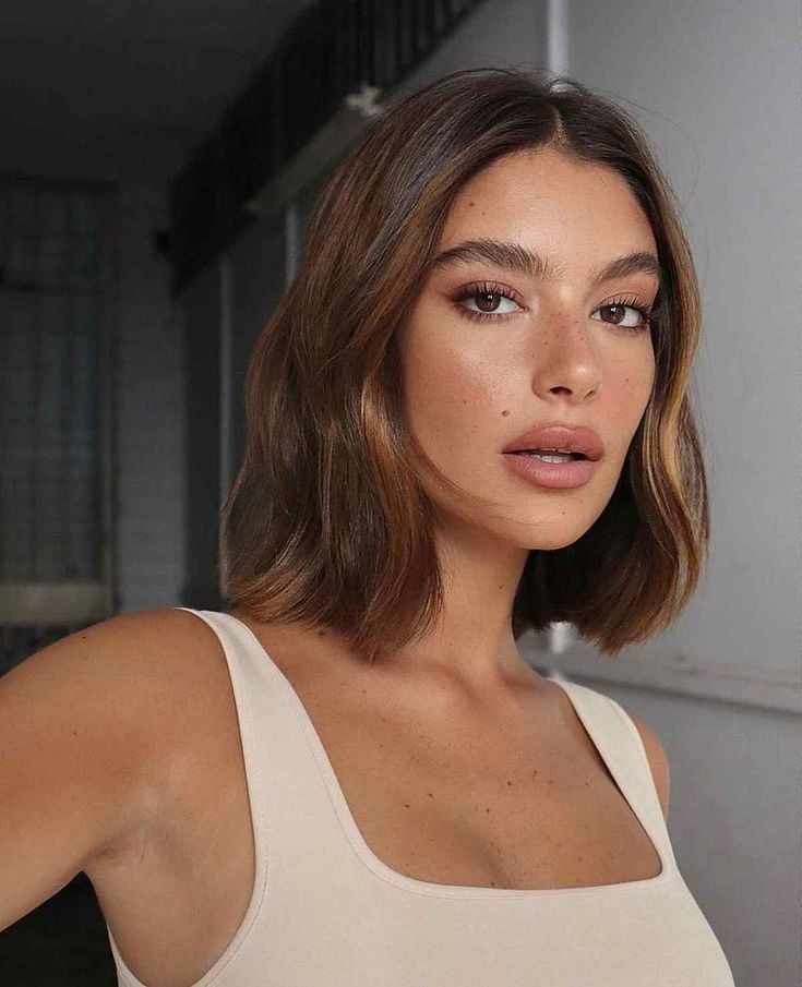 Medium Brown Bob Glossy Balayage With Blunt Cut And A Side Parting Medium Brown Bob Glossy Balayage With Blunt Cut And A Side Parting — Classy Cut Bob