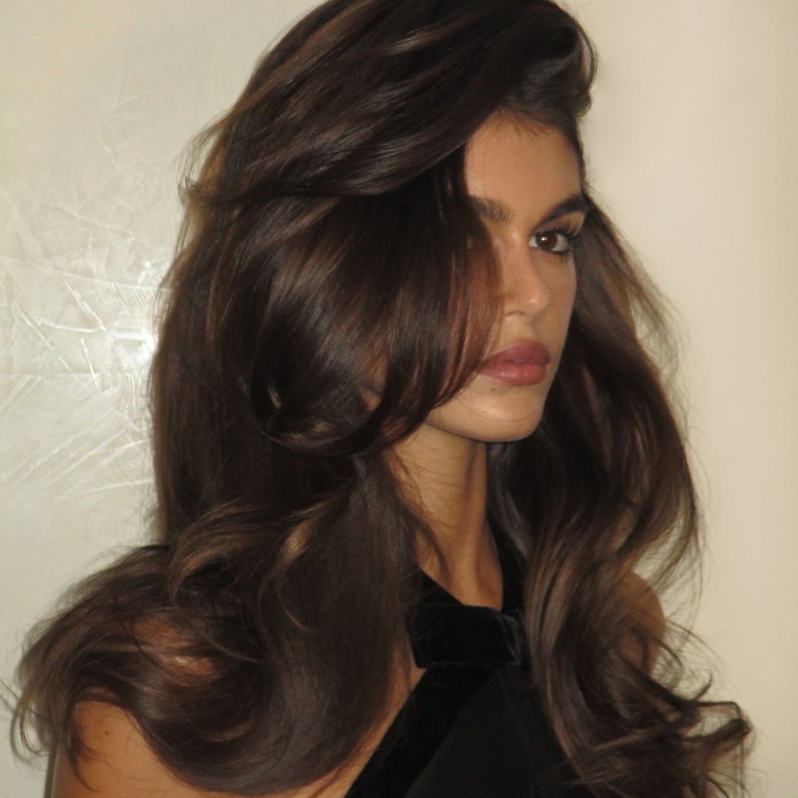 Mid-Back Dark Brown With Glossy Waves, Close-Up Take Mid-Back Dark Brown With Glossy Waves, Close-Up Take — Classy Dark Brown Hair with Caramel
