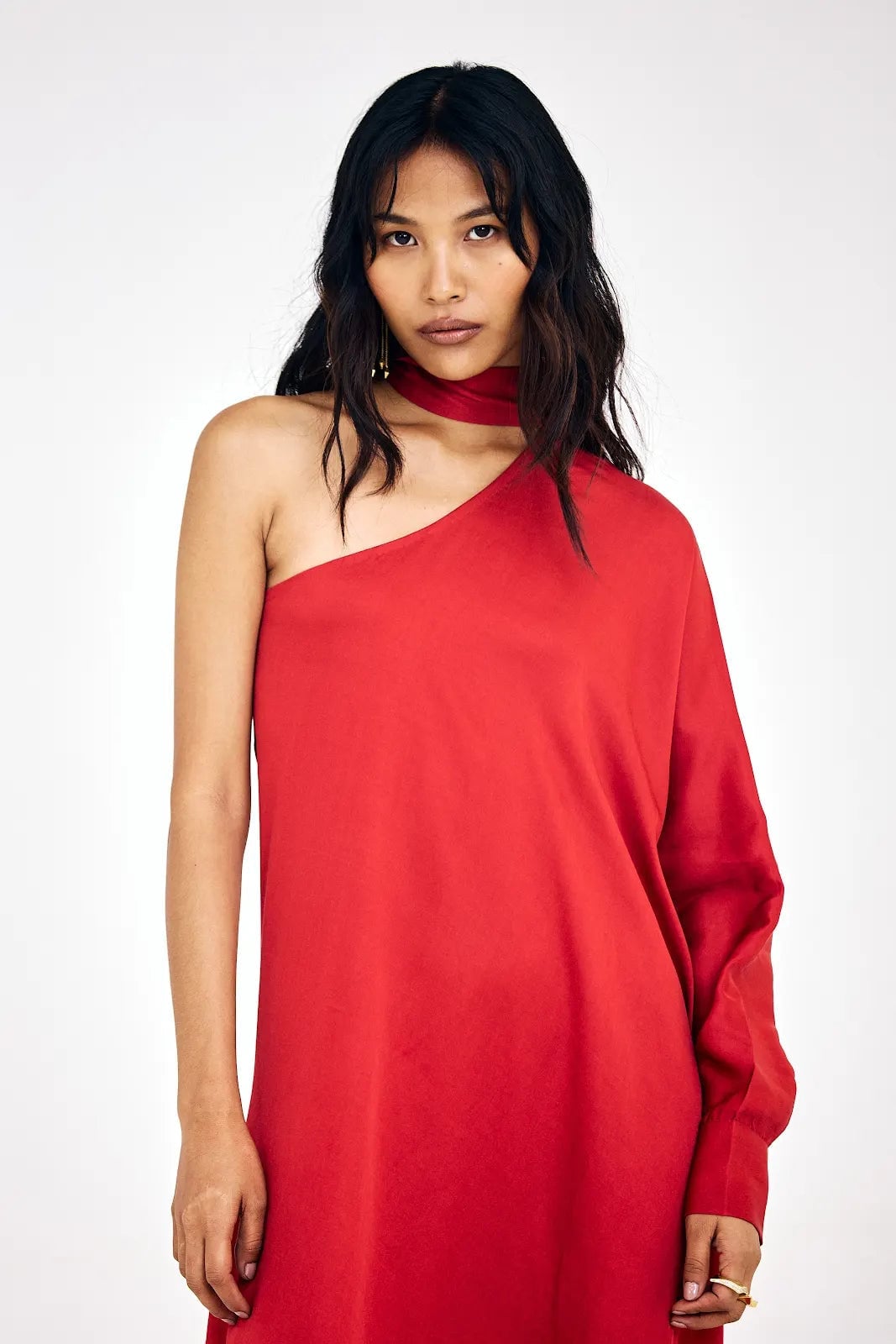 Red One-Shoulder Jersey Dress with Choker Red One-Shoulder Jersey Dress with Choker — Classy Dinner Outfits Classy