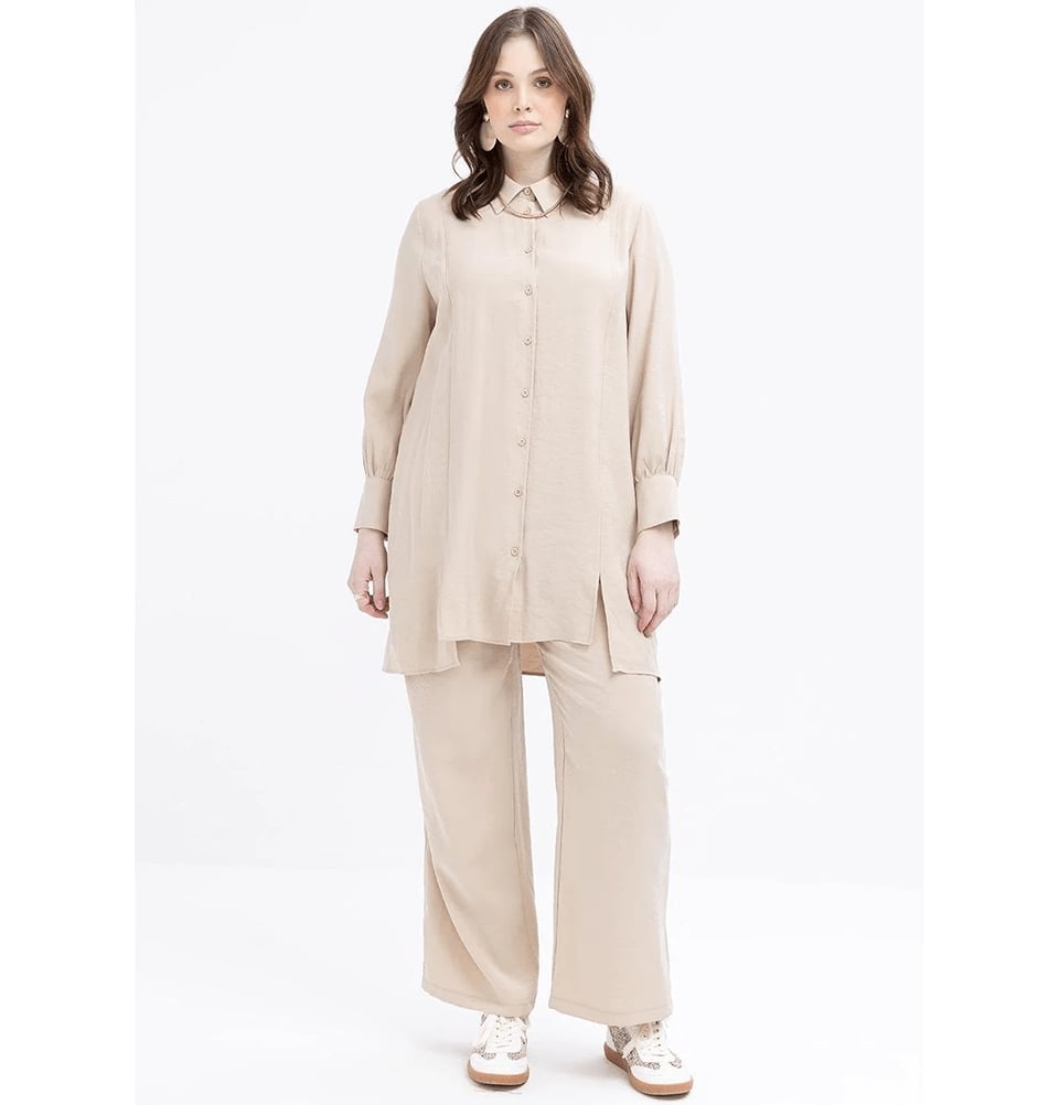 Beige Wide Leg Trousers with Oversized Tunic — Classy Dress Pants Outfit Women