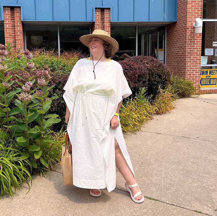 Loose White Kaftan Dress for Casual Day Wear Classy Dress Up Day Ideas