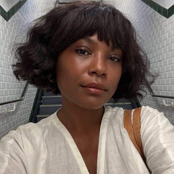 Chin Length Dark Brown Shag With Choppy Bangs Chin Length Dark Brown Shag With Choppy Bangs — Classy Edgy Haircuts