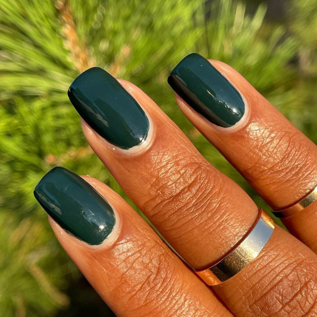 Deep Glossy Emerald Green Almond Nails, темно-зеленый Deep Glossy Emerald Green Almond Nails, темно-зеленый — Classy Emerald Green Nails