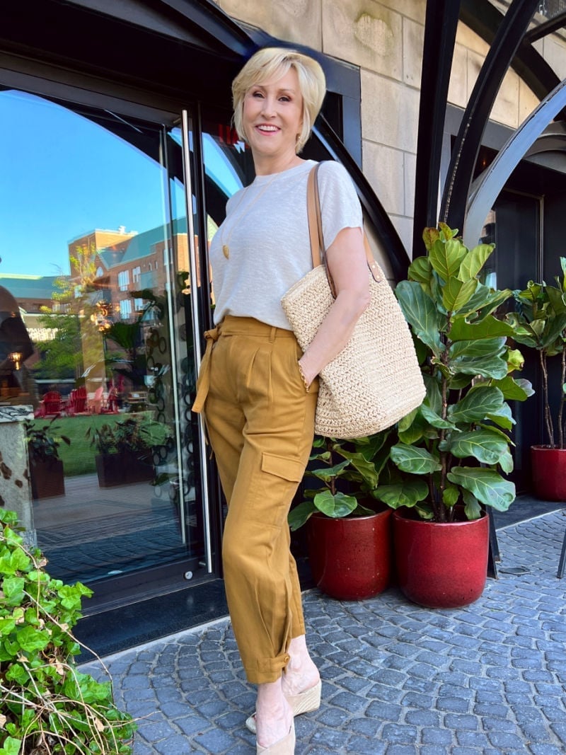 Cargo Pants With White T-shirt Cargo Pants With White T-shirt — Classy Errands Outfits