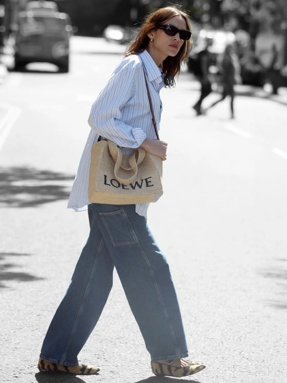 Striped Oversized Shirt With Dark Wash Jeans Striped Oversized Shirt With Dark Wash Jeans — Classy Errands Outfits