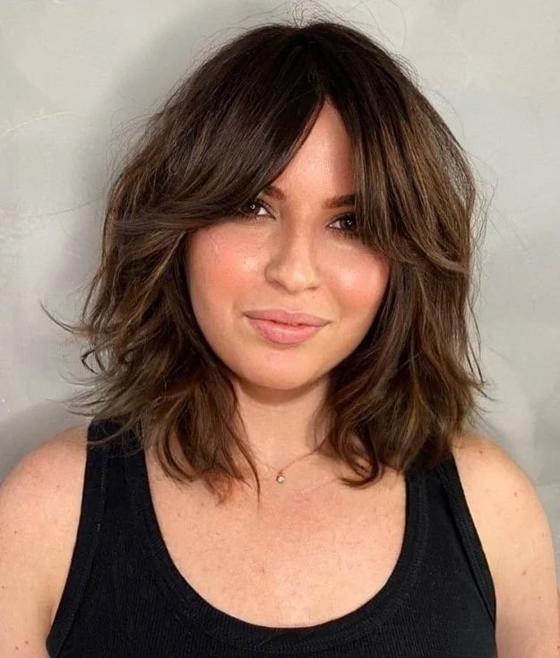 Dark Brown Collarbone Lob With Textured Waves Dark Brown Collarbone Lob With Textured Waves — Classy Face Framing Layers