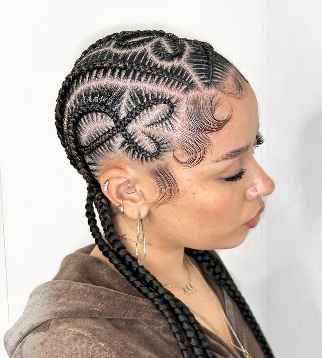 Feed-in Braids with Geometric Scalp Detail Feed-in Braids with Geometric Scalp Detail — Classy Feed in Braids