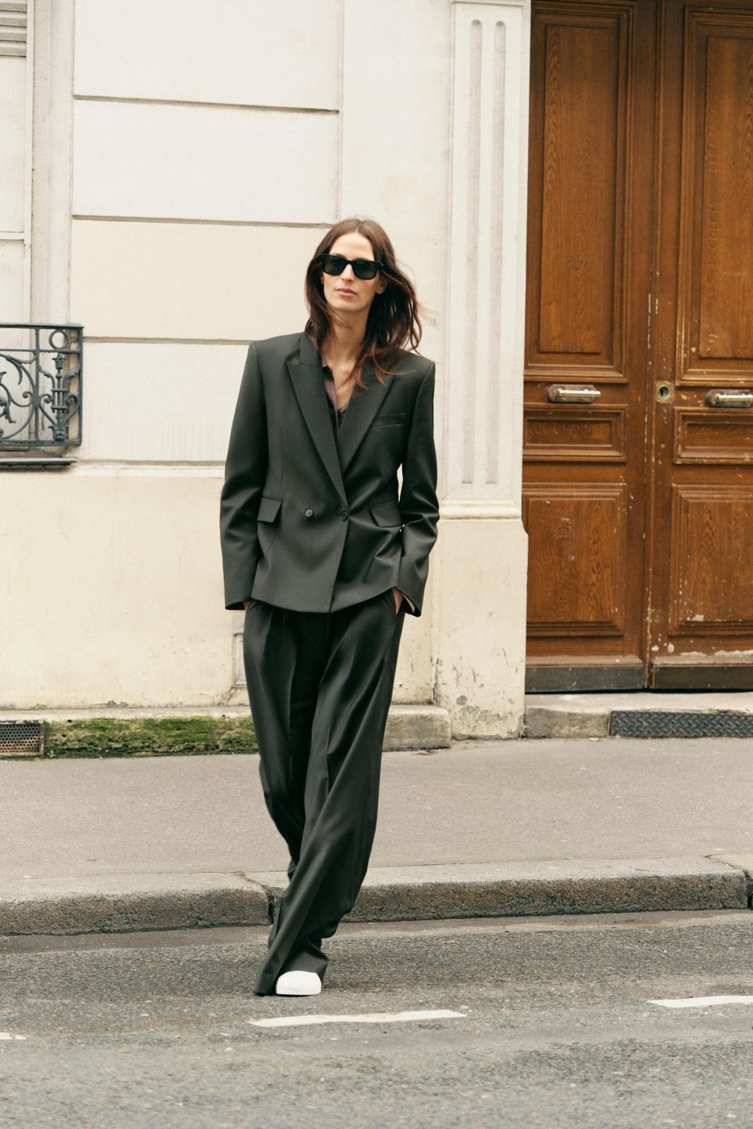 Oversized Dark Green Wool Suit with White Sneakers Oversized Dark Green Wool Suit with White Sneakers — Classy Formal Style