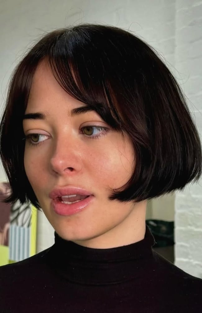 Lip Grazing Bob With Curtain Bangs — Classy French Bob