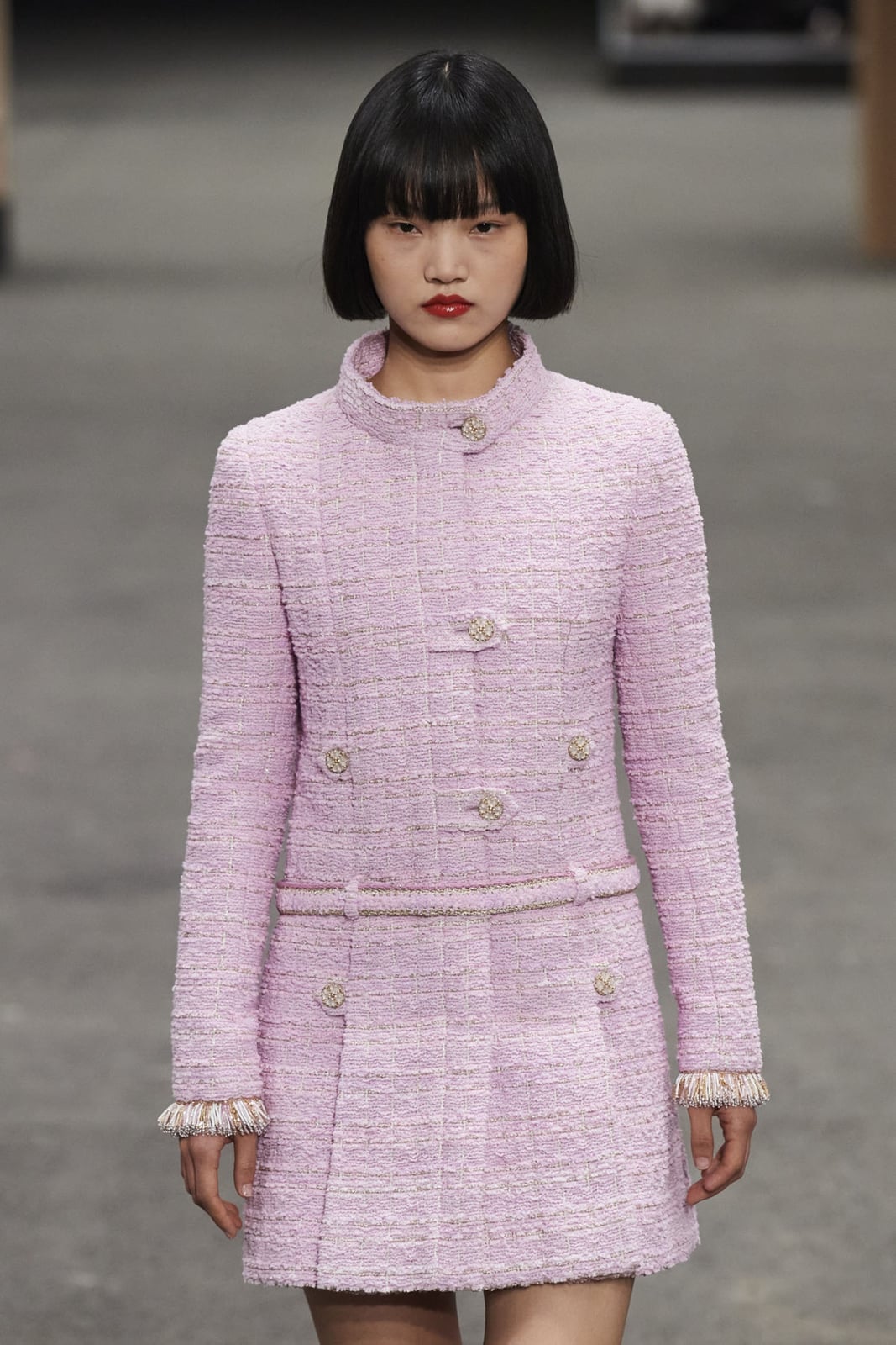 Textured Chin Bob With Loose Waves Textured Chin Bob With Loose Waves — Classy French Bob with Bangs