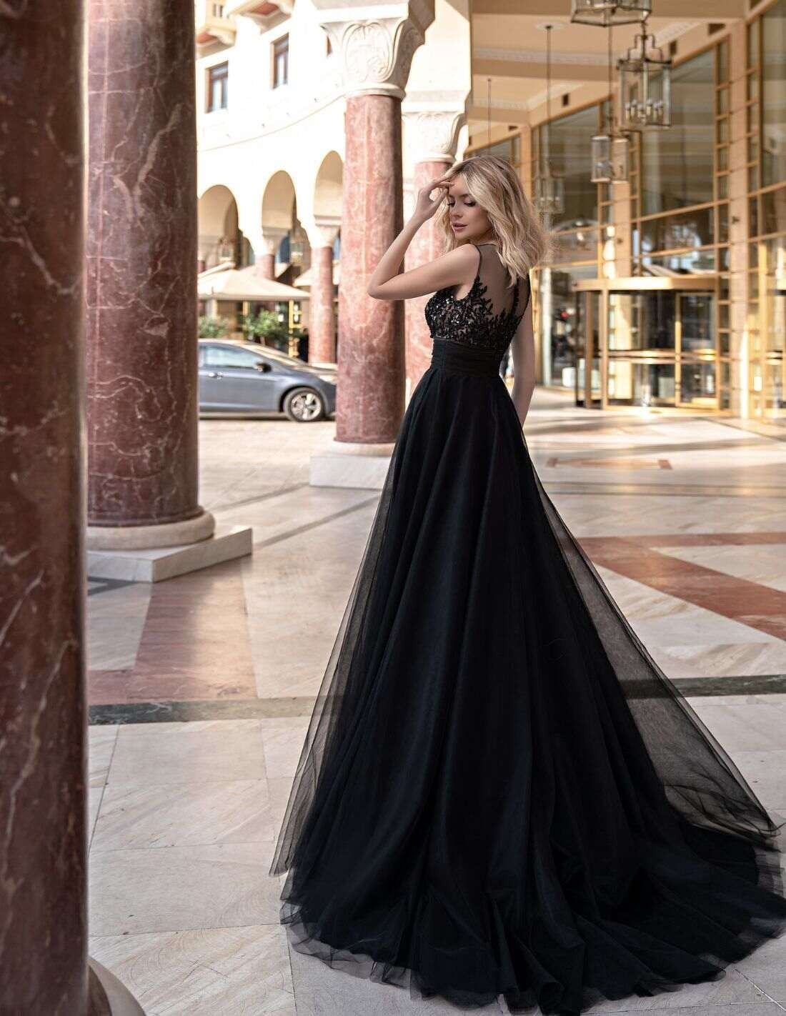 Black Lace Bodice Gown with Voluminous Tulle Skirt Black Lace Bodice Gown with Voluminous Tulle Skirt — Classy Gala Outfits