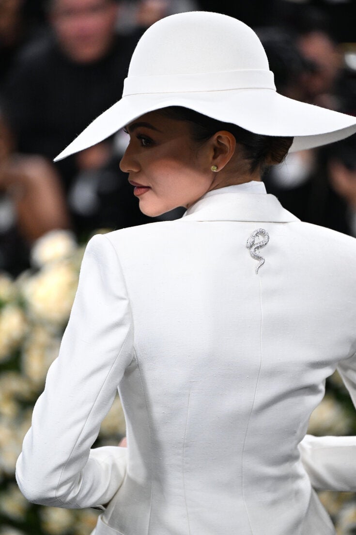 Sharp White Blazer with Snake Brooch Sharp White Blazer with Snake Brooch — Classy Gala Outfits