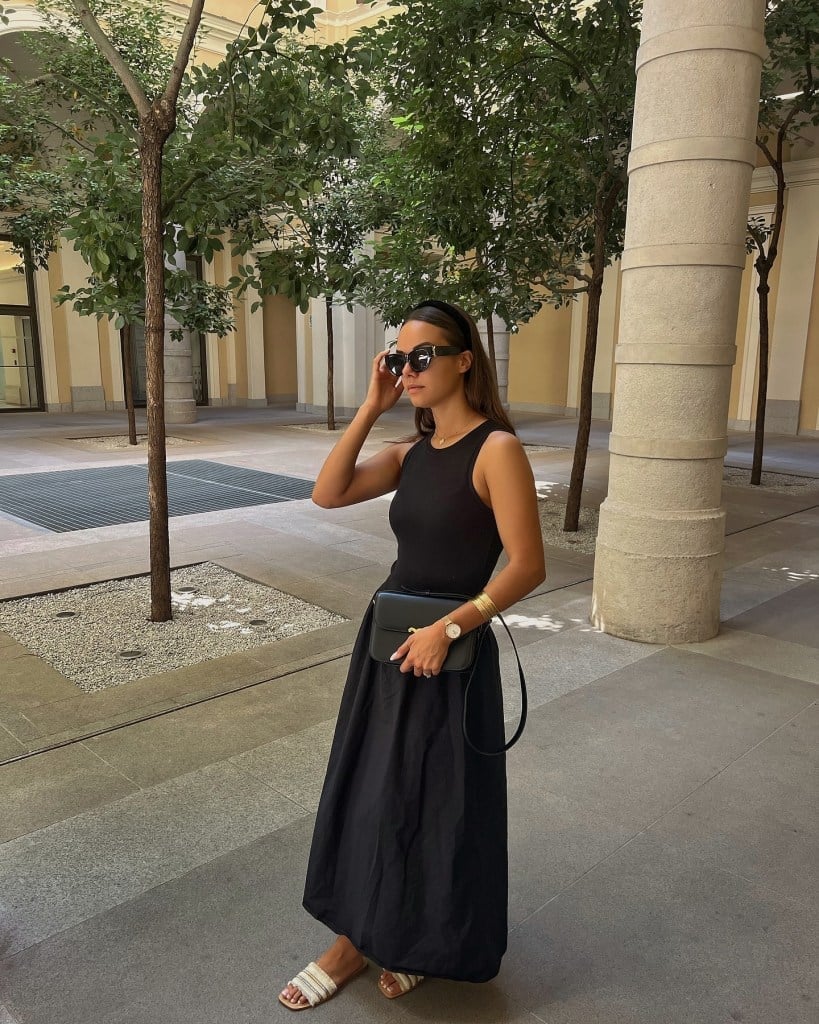 Monochromatic Black Maxi Skirt Outfit Monochromatic Black Maxi Skirt Outfit — Classy Girly Outfits