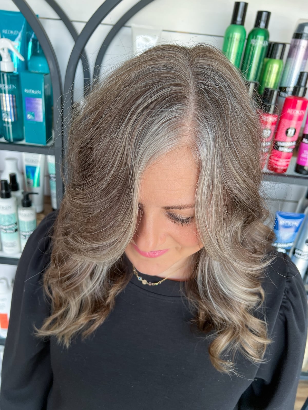 Collarbone Layers With Blonde Gray Blend Collarbone Layers With Blonde Gray Blend — Classy Gray Blending Hair