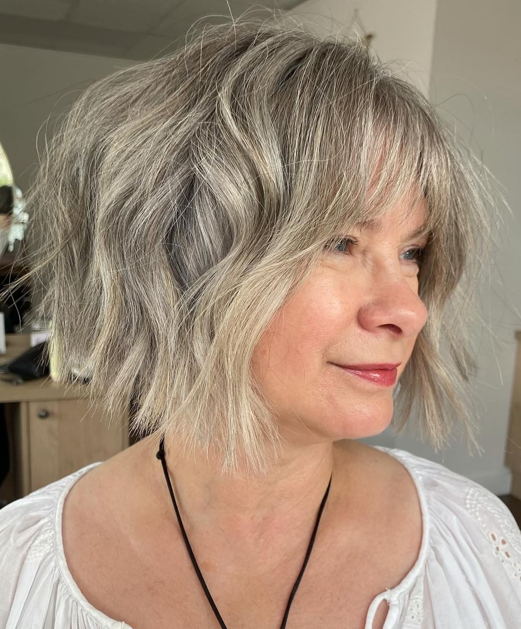 Collarbone Bob With Blunt Bangs Collarbone Bob With Blunt Bangs — Classy Gray Blending Hair