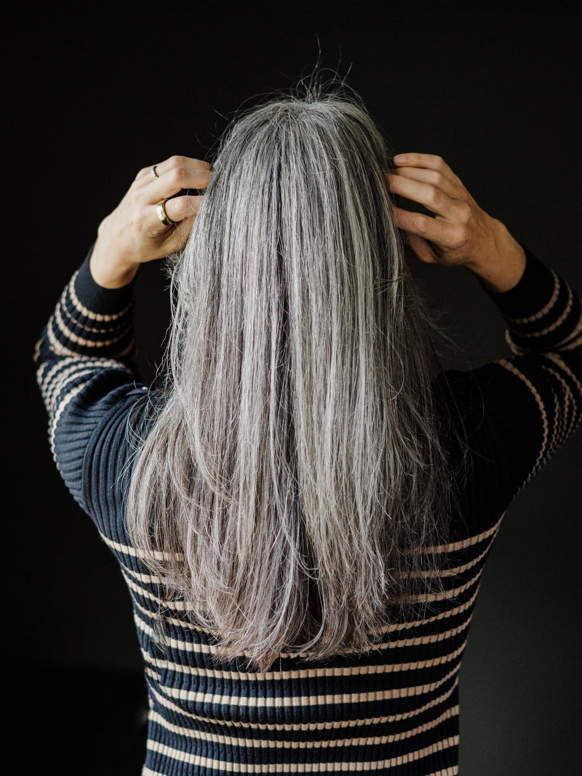 Mid-Back Straight Hair With Natural Gray Blend Mid-Back Straight Hair With Natural Gray Blend — Classy Gray Blending Hair