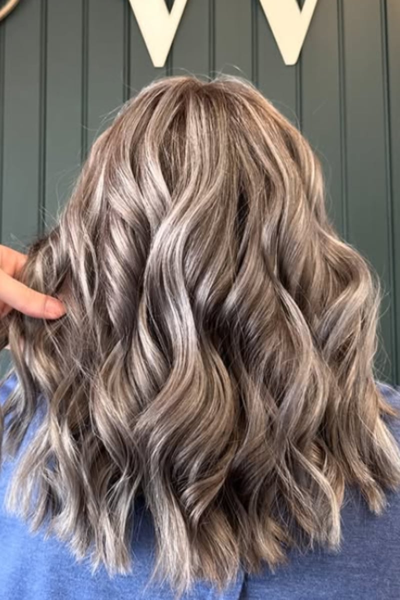 Collarbone Layers With Gray And Blonde Highlights Collarbone Layers With Gray And Blonde Highlights — Classy Gray Blending Hair Dark Brown