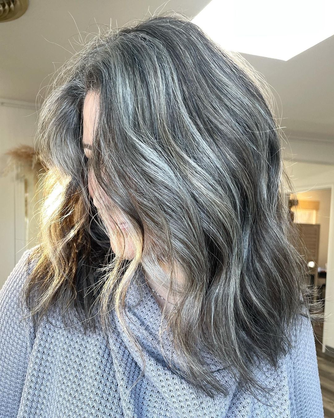 Collarbone Wavy Dark Brown With Silver Highlights Collarbone Wavy Dark Brown With Silver Highlights — Classy Gray Blending Hair Dark Brown