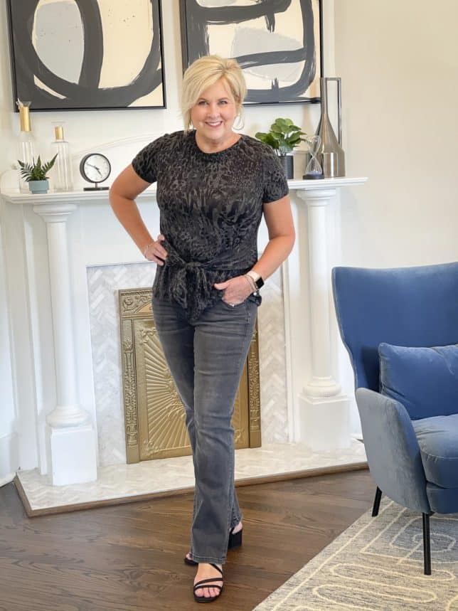 Animal Print Top and Open-Toe Sandals with Dark Grey Straight Leg — Classy Gray Jeans Outfits