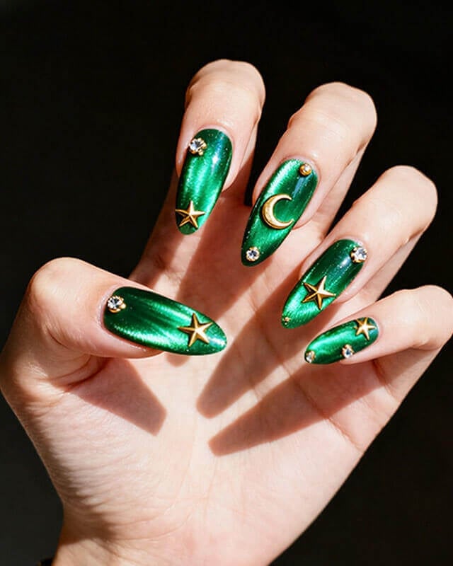 Vibrant Emerald Green Cat Eye Long Almond Nails — Classy Green Cat Eye Nails