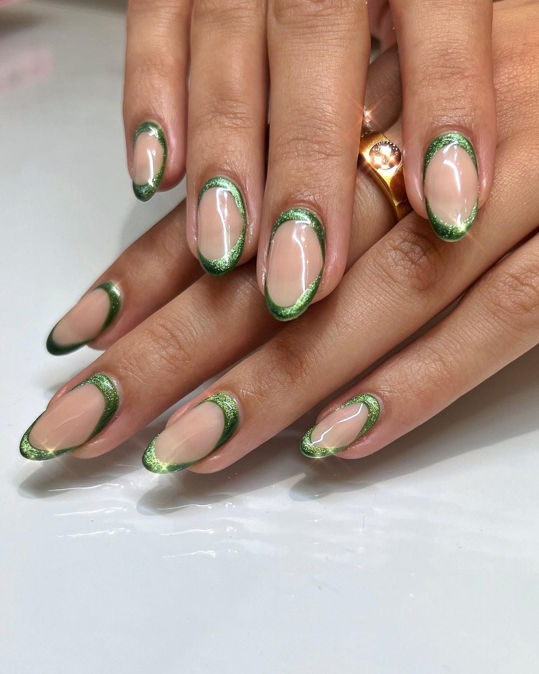 Green Cat Eye Outline Medium Oval Nails — Classy Green Cat Eye Nails