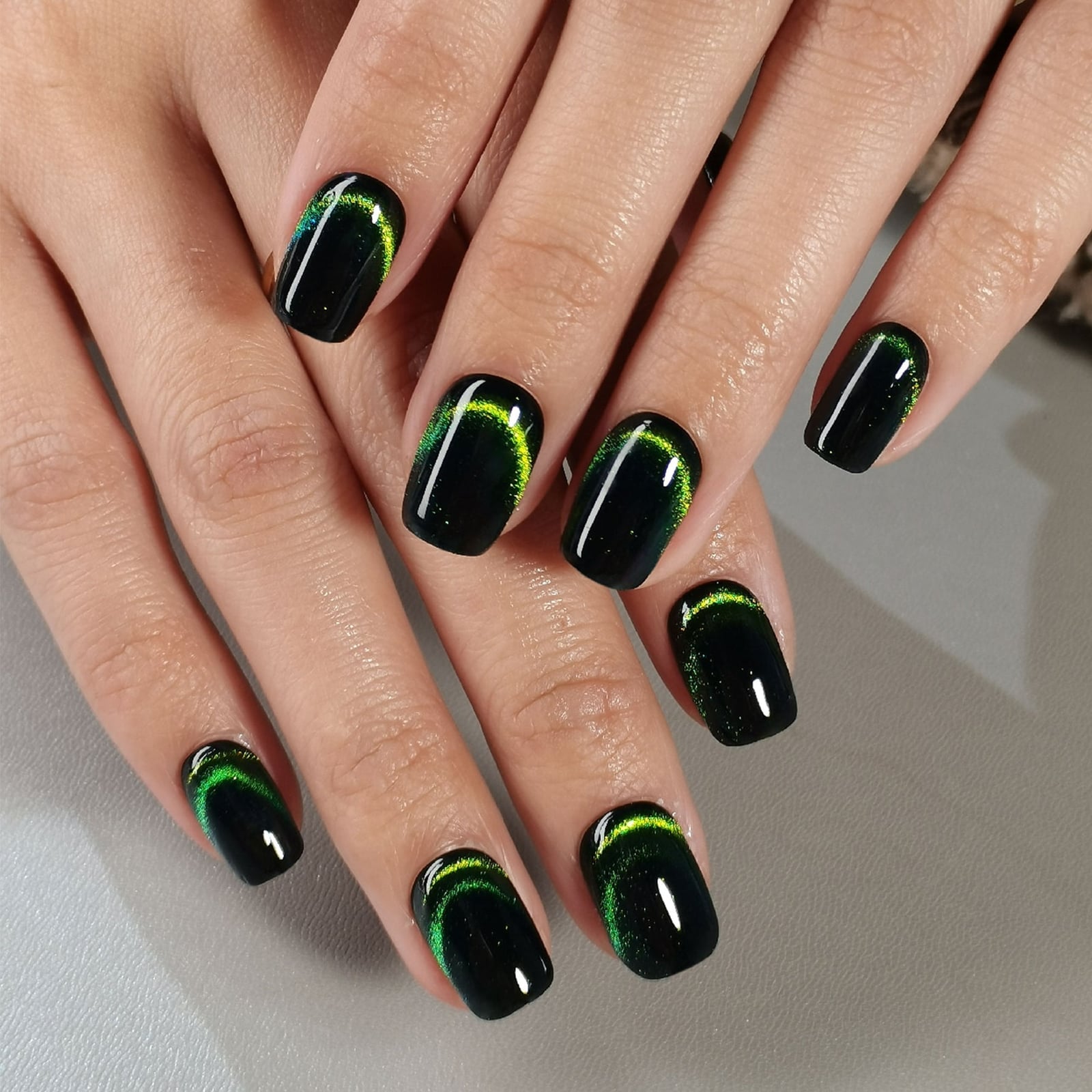 Vibrant Emerald Green Cat Eye Short Square Nails — Classy Green Cat Eye Nails