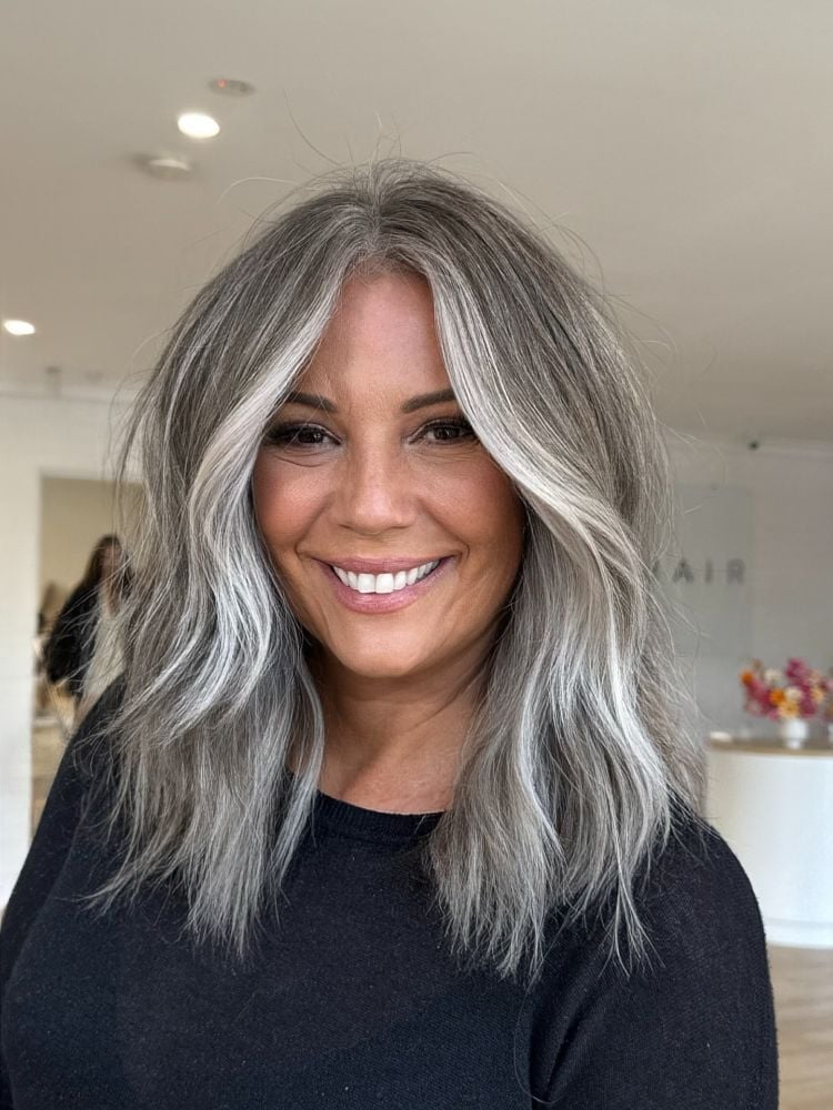 Collarbone Lob With Silver And Ash Blonde Highlights — Classy Grey Blending Highlights