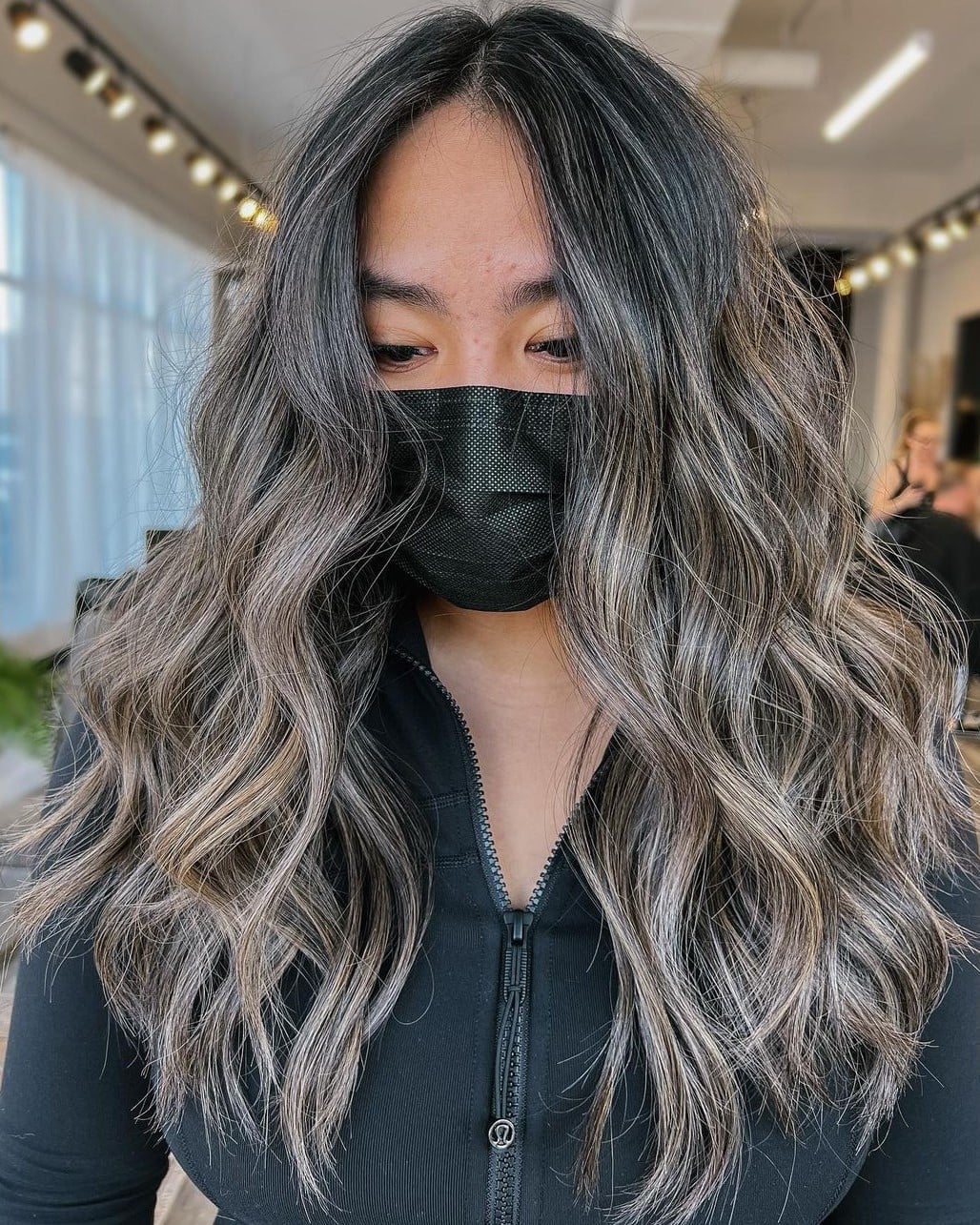 Mid-Back Layers With Grey Base And Blonde Highlights, Low-Key Version — Classy Grey Blending Highlights